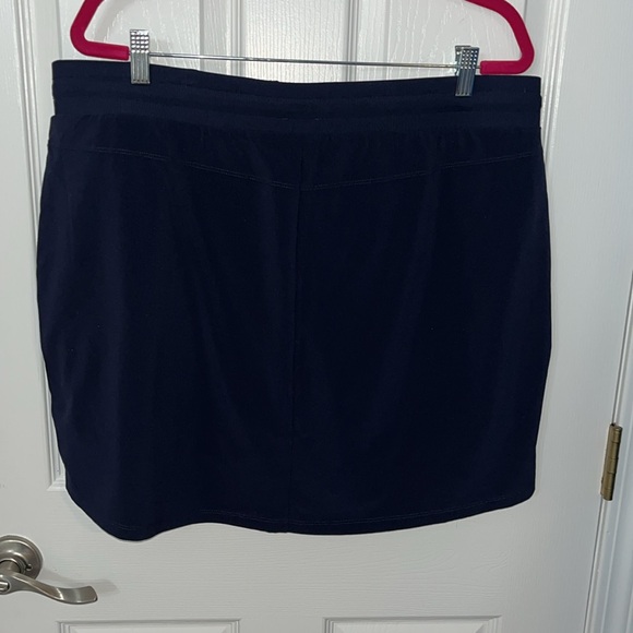 Talbots skort with  elastic waist and string tie - Picture 3 of 3